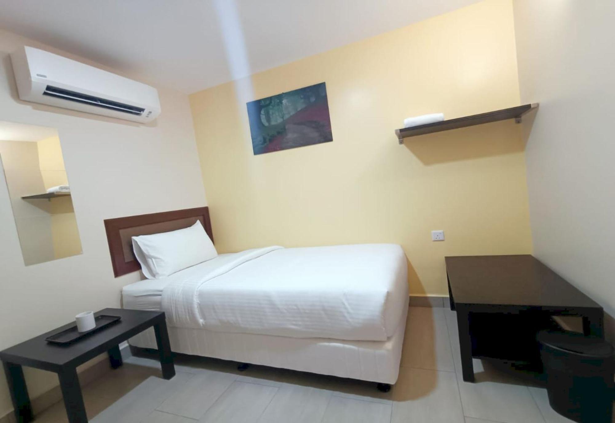Capital O 90897 Island City Hotel Τζωρτζ Τάουν Εξωτερικό φωτογραφία