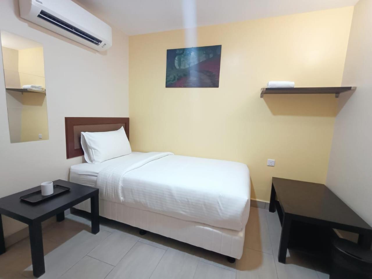 Capital O 90897 Island City Hotel Τζωρτζ Τάουν Εξωτερικό φωτογραφία