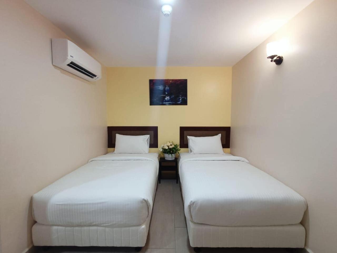 Capital O 90897 Island City Hotel Τζωρτζ Τάουν Εξωτερικό φωτογραφία