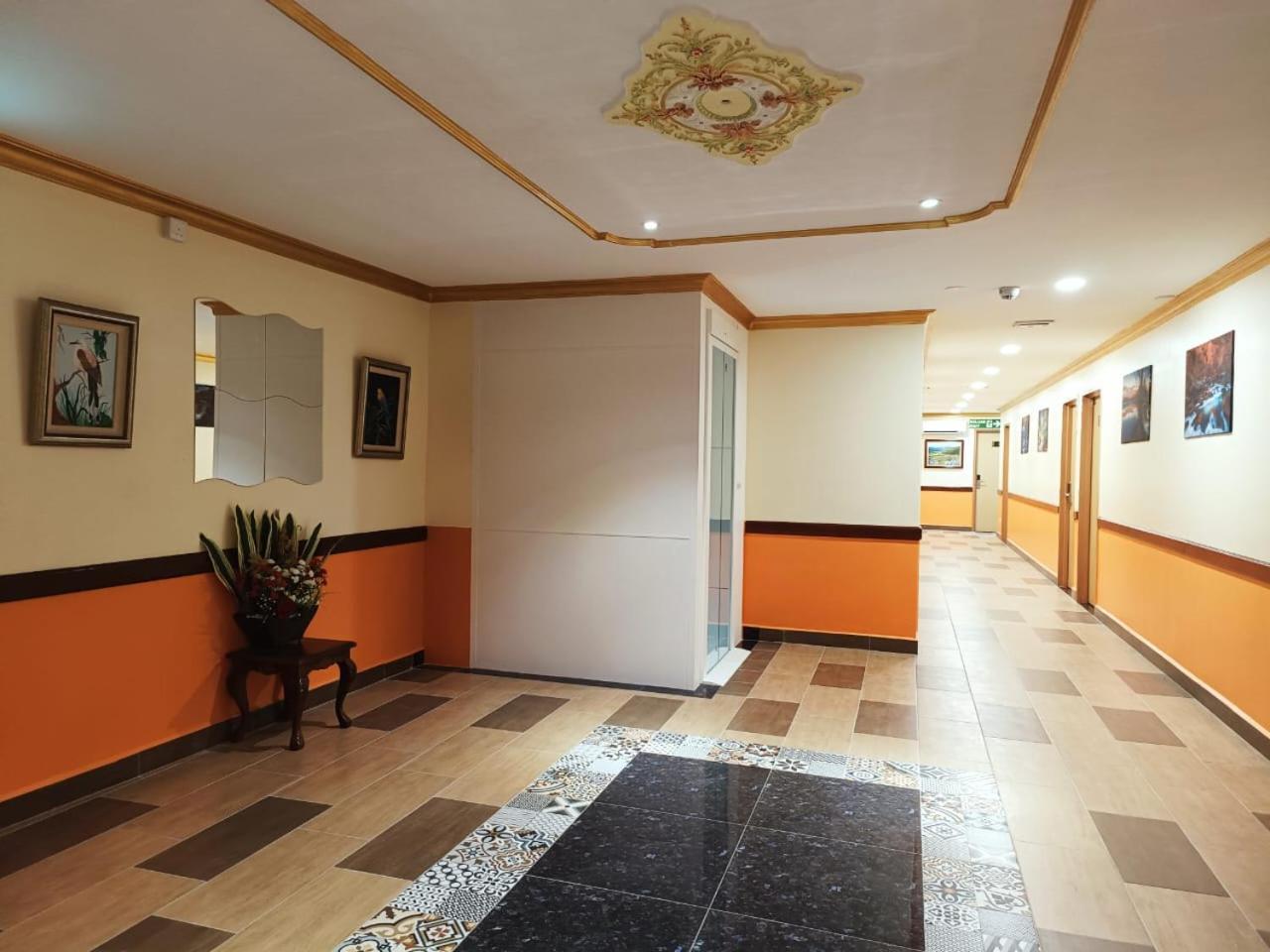 Capital O 90897 Island City Hotel Τζωρτζ Τάουν Εξωτερικό φωτογραφία