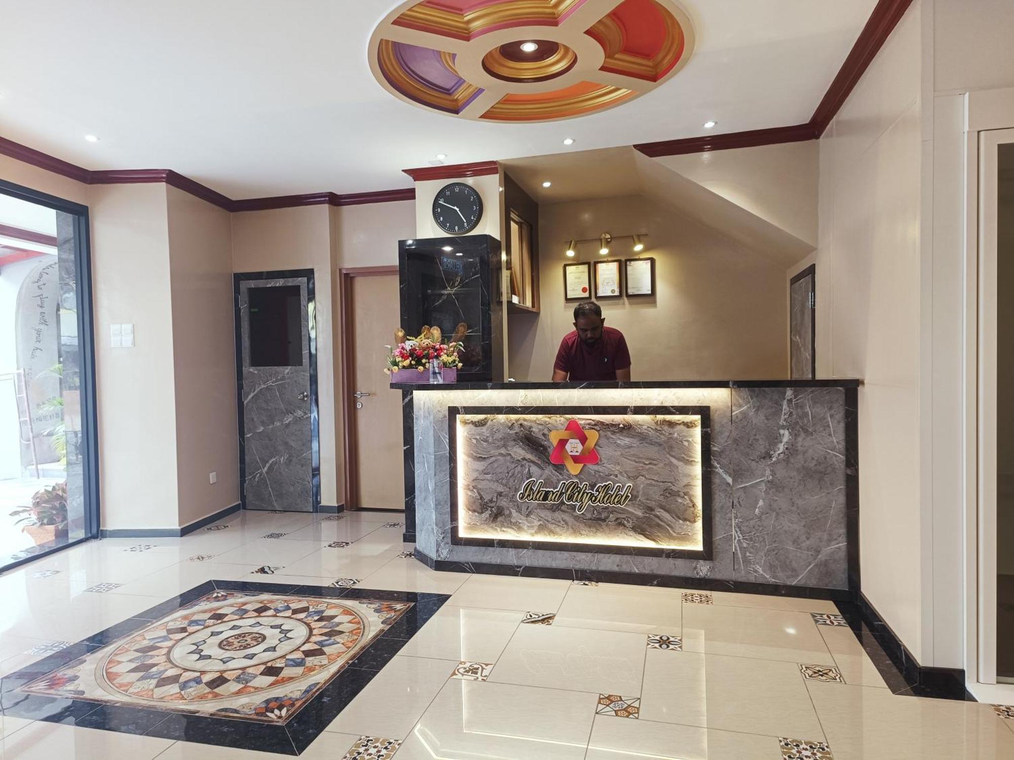 Capital O 90897 Island City Hotel Τζωρτζ Τάουν Εξωτερικό φωτογραφία