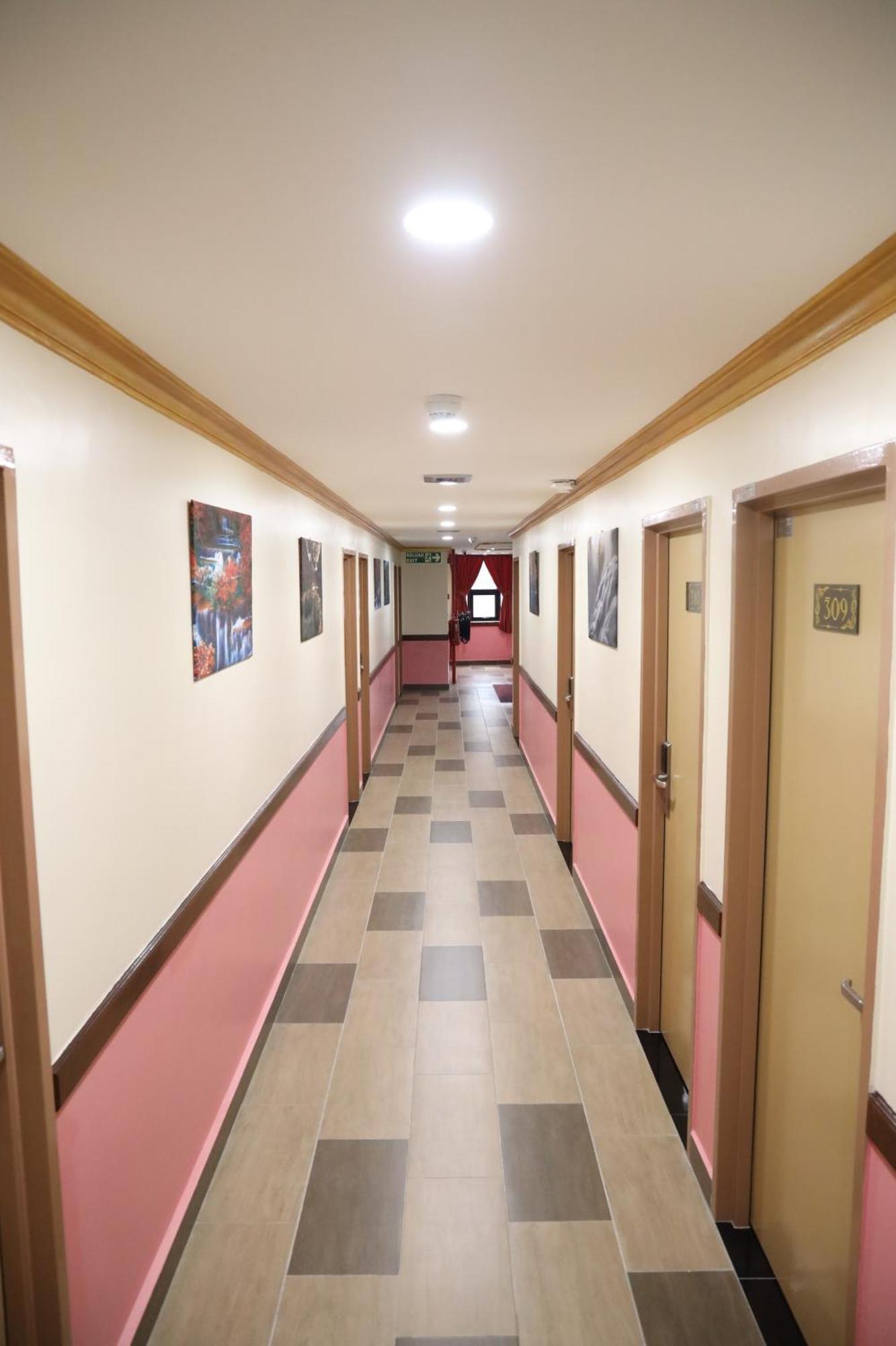 Capital O 90897 Island City Hotel Τζωρτζ Τάουν Εξωτερικό φωτογραφία
