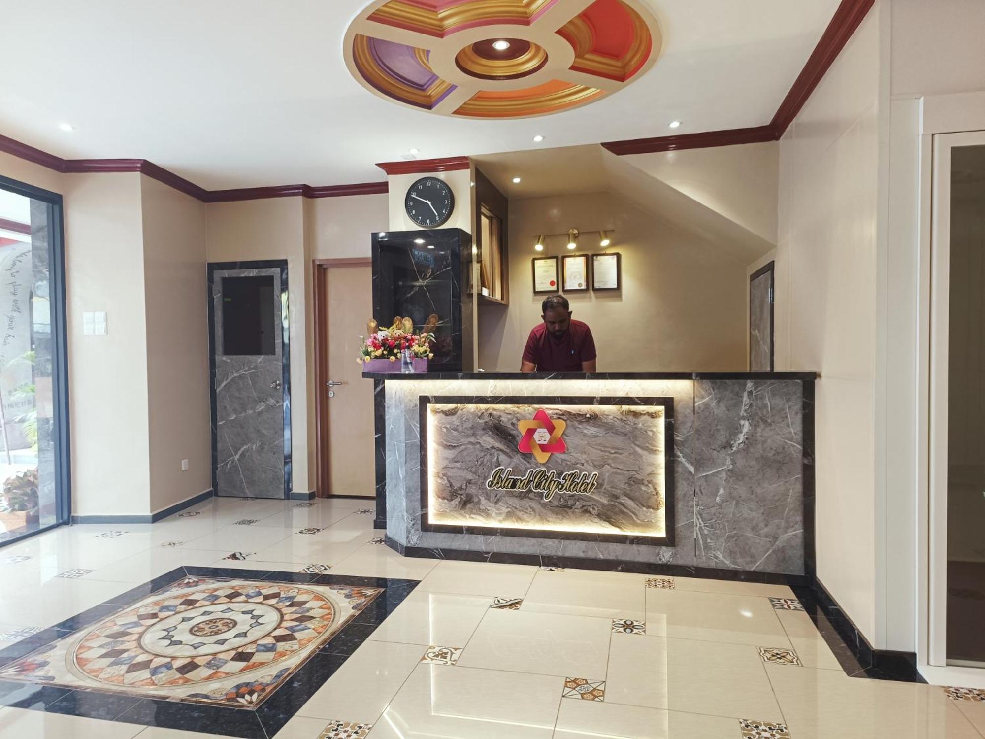 Capital O 90897 Island City Hotel Τζωρτζ Τάουν Εξωτερικό φωτογραφία